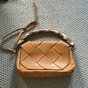 NWOT Roberta Rossi tan leather handbag with removable strap.